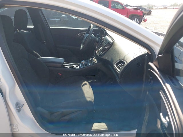 1C3CCCFBXGN110229 Chrysler 200