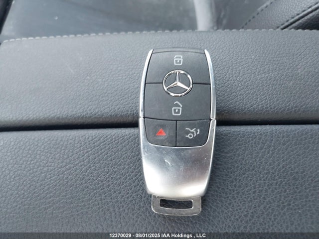 W1K5J4HB5SN522926 Mercedes-Benz m260