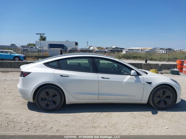 5YJ3E1EB9NF275521 Tesla MODEL 3