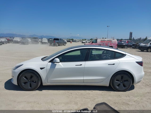 5YJ3E1EB9NF275521 Tesla MODEL 3