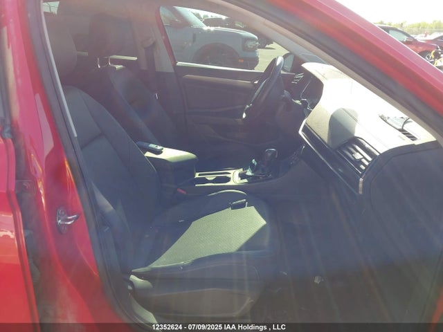 3VWE57BU4MM038332 Volkswagen tsi