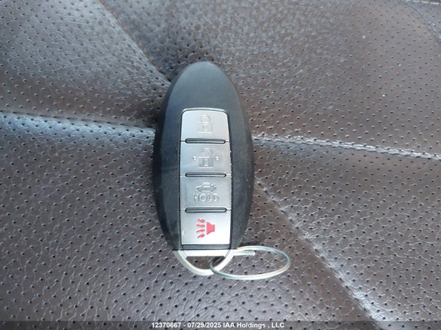 JN8CS1MW0FM480378 Infiniti 2015