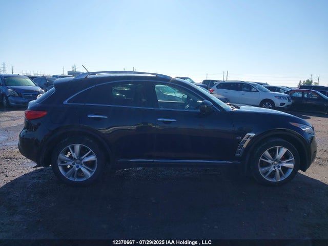 JN8CS1MW0FM480378 Infiniti 2015