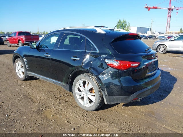 JN8CS1MW0FM480378 Infiniti 2015