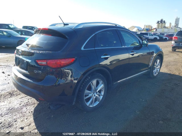 JN8CS1MW0FM480378 Infiniti 2015