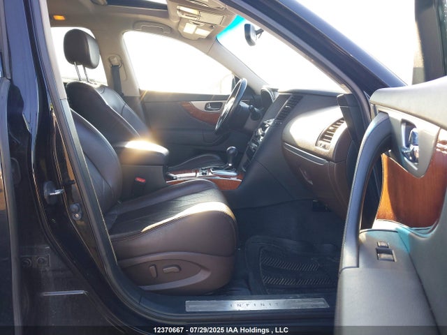 JN8CS1MW0FM480378 Infiniti 2015