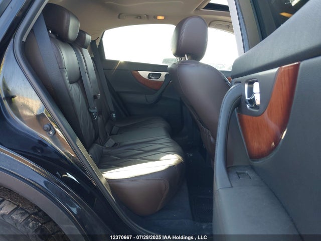 JN8CS1MW0FM480378 Infiniti 2015