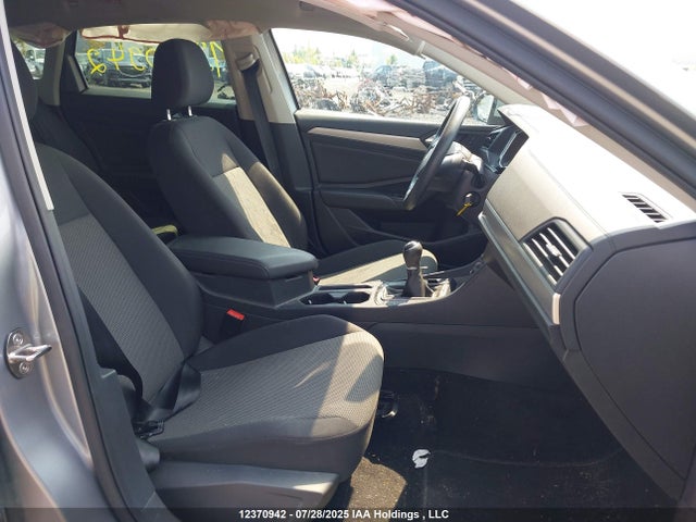 3VWN57BU2MM023439 Volkswagen tsi