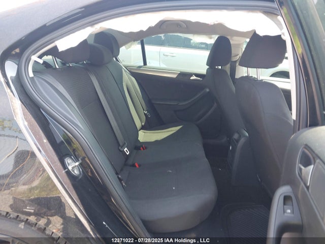 3VW2K7AJ1FM403166 Volkswagen 2015
