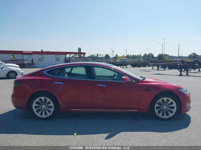 Tesla 2018 2018 5YJSA1E23JF276522 Image 13