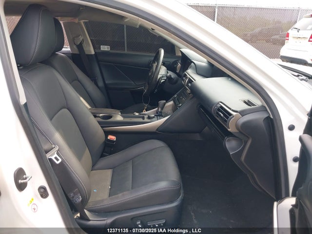 Lexus IS 2018 JTHC81D27J5032504 Image 5