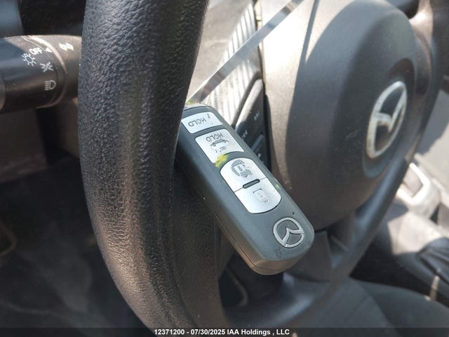 3MZBM1U77FM185595 Mazda pe