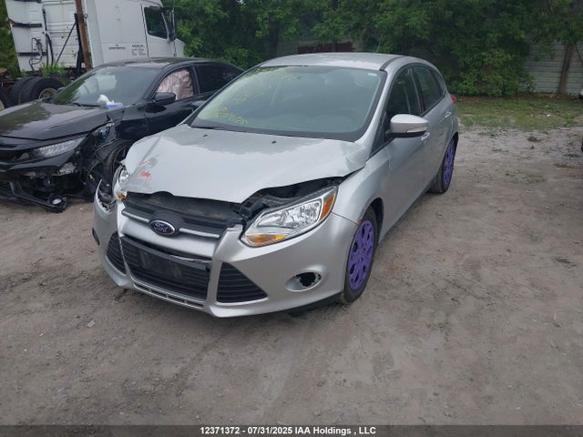 Ford Focus 2014 1FADP3K21EL220367 Image 2
