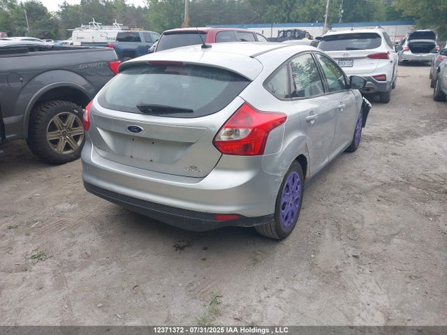 Ford Focus 2014 1FADP3K21EL220367 Image 4