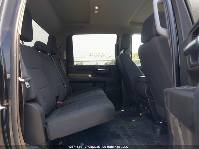 Chevrolet l8t 2024 1GC4YSE70RF309280 Image 8