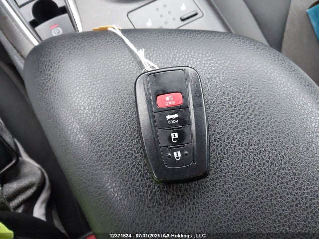 12371634 :رقم المزاد ، 4T1C31AK0NU596149 vin ، 2022 Toyota Camry Le مزاد بيع