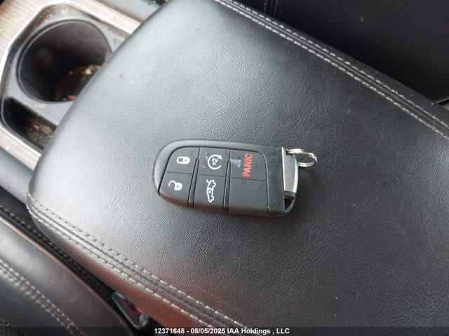 1C3CCCEG3FN624452 Chrysler 200