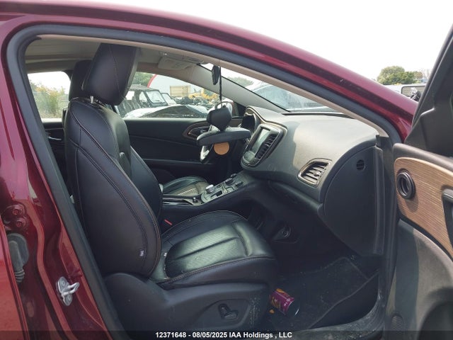 1C3CCCEG3FN624452 Chrysler 200