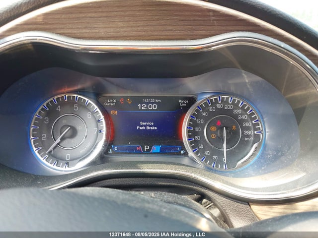 1C3CCCEG3FN624452 Chrysler 200