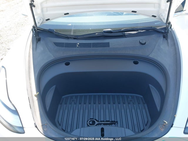 5YJ3E1EA1LF780070 Tesla 2020