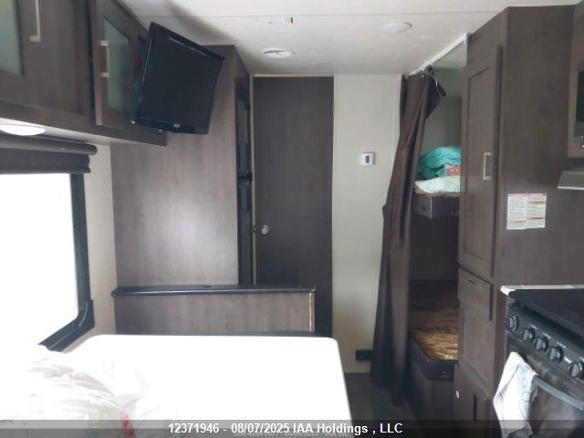 Forest River 2018 2018 4X4TWDV22J7360662 Image 6