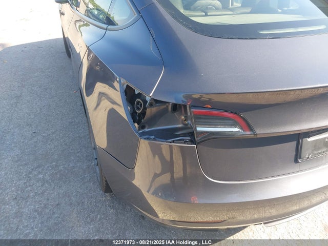 5YJ3E1EB3PF688134 Tesla MODEL 3