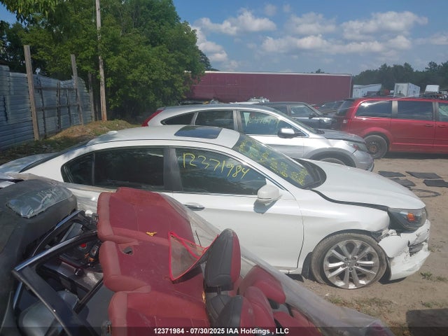 Honda Accord 2015 1HGCR2F95FA810619 Image 14