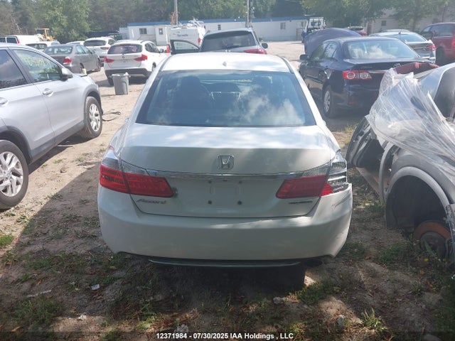 Honda Accord 2015 1HGCR2F95FA810619 Image 17
