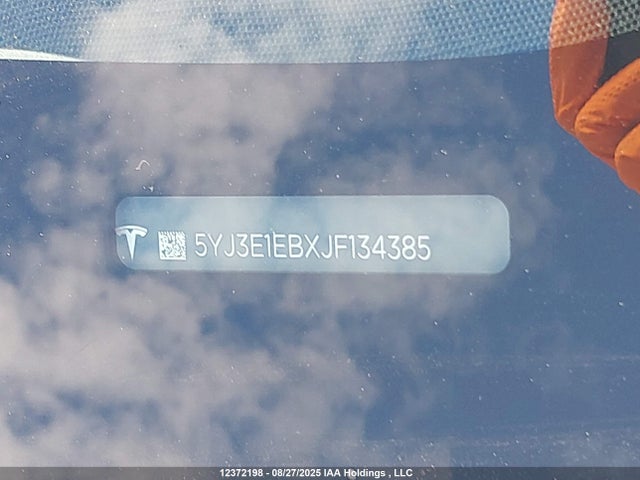 5YJ3E1EBXJF134385 Tesla MODEL 3