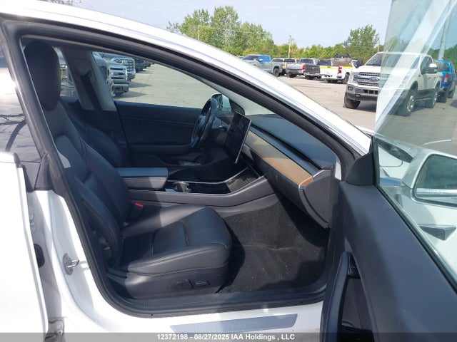 5YJ3E1EBXJF134385 Tesla MODEL 3