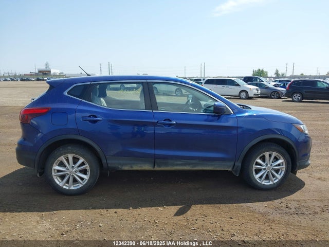 JN1BJ1CRXHW122494 Nissan 2017