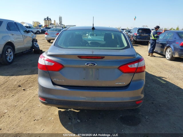 Ford Focus 2014 1FADP3E26EL352553 Image 16