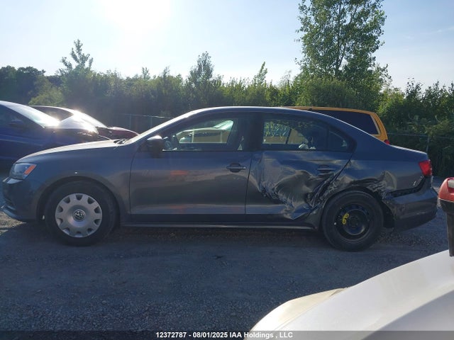 3VW1K7AJ9FM297657 Volkswagen 2015