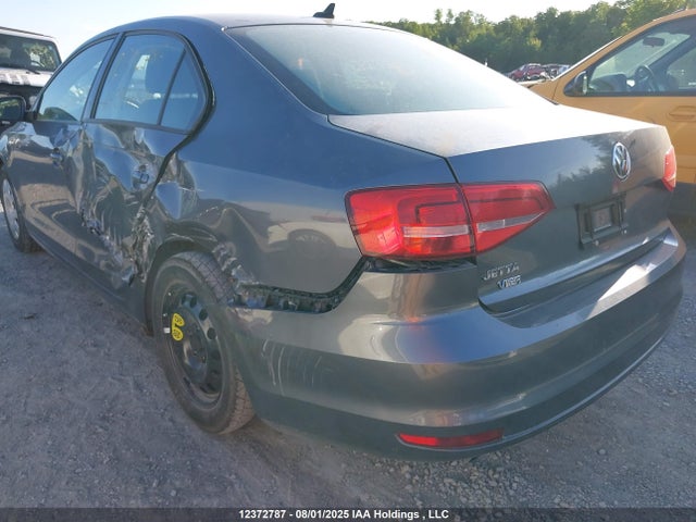 3VW1K7AJ9FM297657 Volkswagen 2015