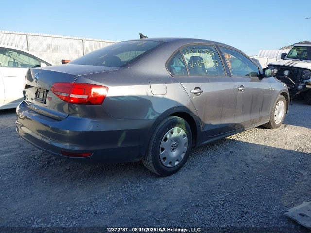 3VW1K7AJ9FM297657 Volkswagen 2015