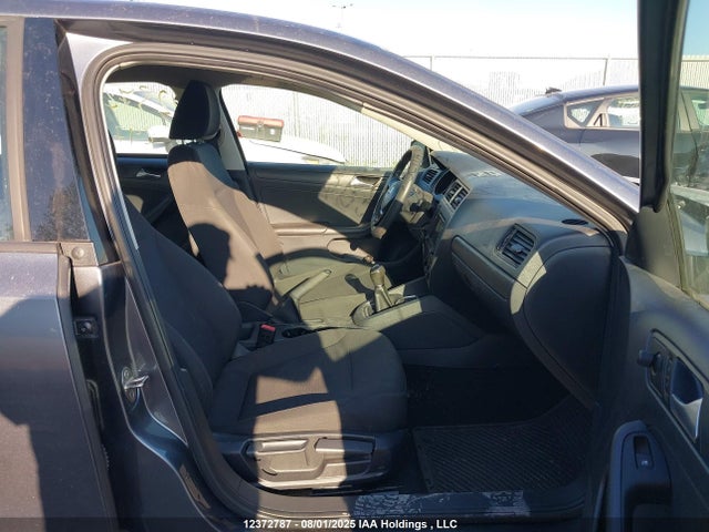 3VW1K7AJ9FM297657 Volkswagen 2015