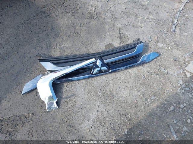 Mitsubishi s61 - y61 2018 JA4J24A52JZ620386 Image 12