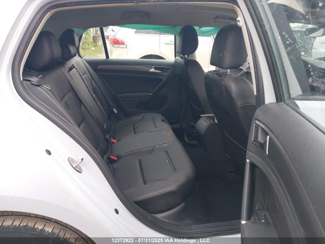 3VWG17AU5JM284873 Volkswagen 2018