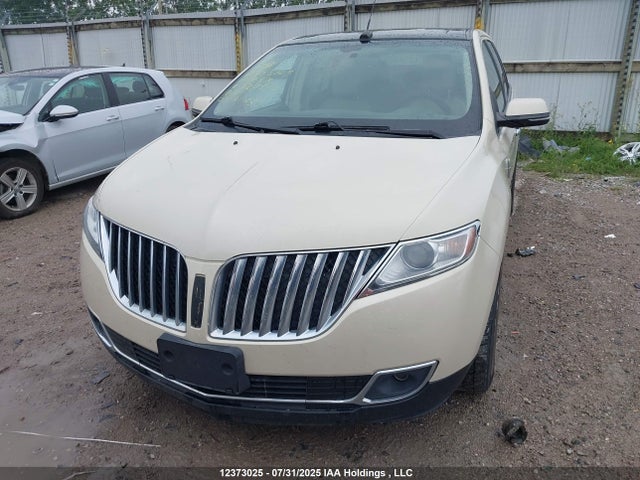 Lincoln 2015 2015 2LMDJ8JK2FBL27522 Image 12
