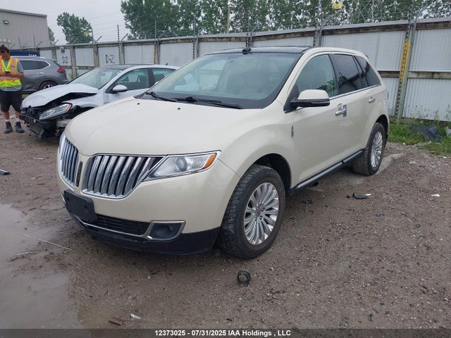 Lincoln 2015 2015 2LMDJ8JK2FBL27522 Image 2