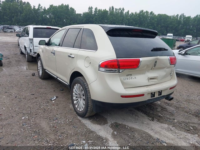Lincoln 2015 2015 2LMDJ8JK2FBL27522 Image 3