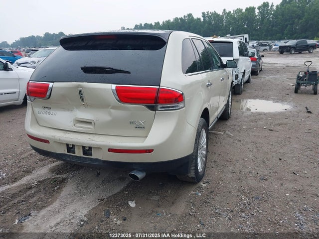 Lincoln 2015 2015 2LMDJ8JK2FBL27522 Image 4