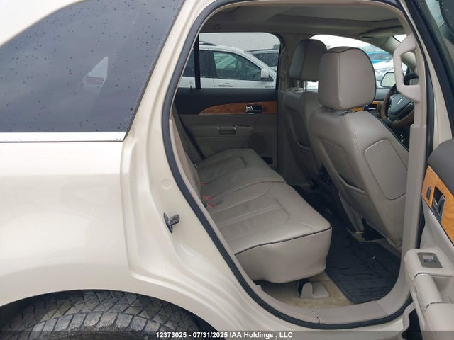 Lincoln 2015 2015 2LMDJ8JK2FBL27522 Image 8