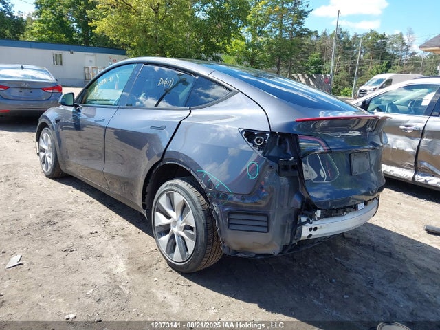 7SAYGAEE5NF537712 Tesla Model Y