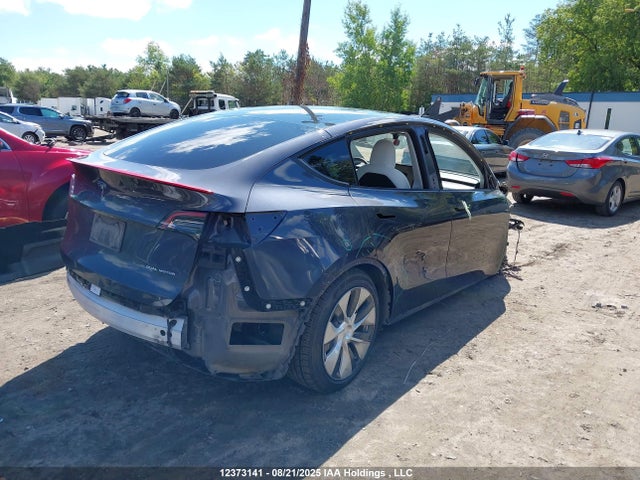 7SAYGAEE5NF537712 Tesla Model Y