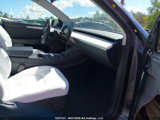 7SAYGAEE5NF537712 Tesla Model Y