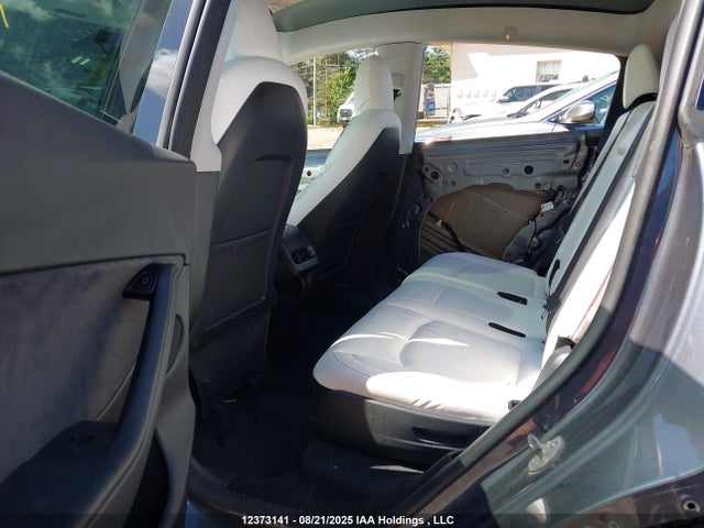 7SAYGAEE5NF537712 Tesla Model Y
