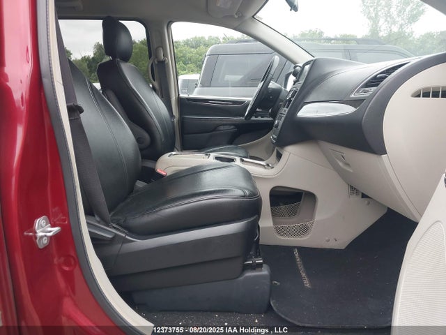 2C4RC1BG4GR142706 Chrysler Town and Country