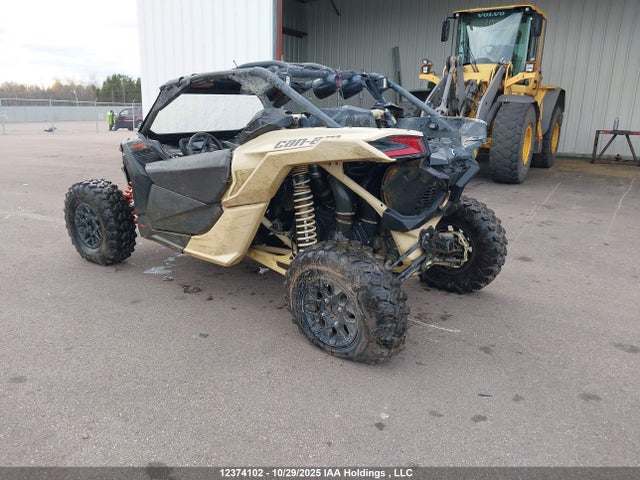 NB102868 Can-Am Maverick X3 X Ds Turbo Rr