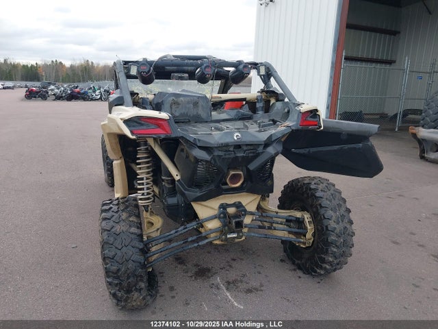 NB102868 Can-Am Maverick X3 X Ds Turbo Rr